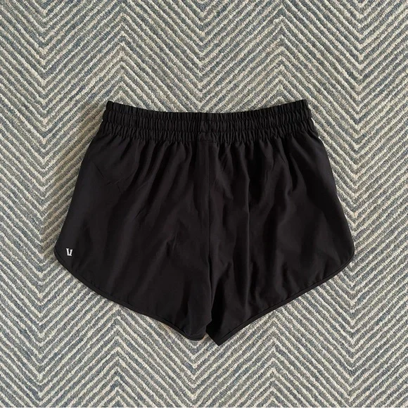 Vuori shorts - Picture 2 of 6